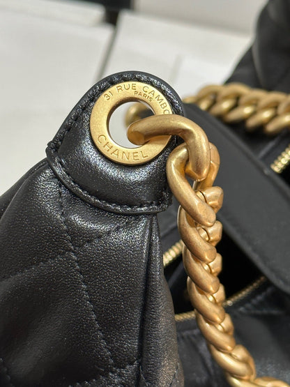 QUILTED HOBO CARGO BAG 31 IN BLACK CALFSKIN GOLD CHAIN