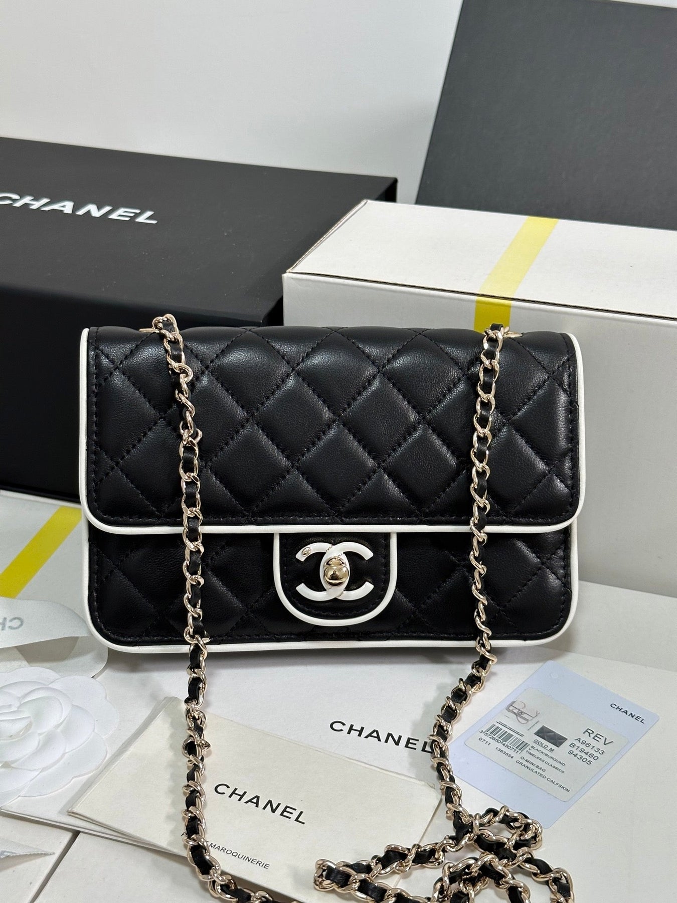 QUILTED FLAP BAG WITH WHITE TRIM 19 IN BLACK LAMBSKIN