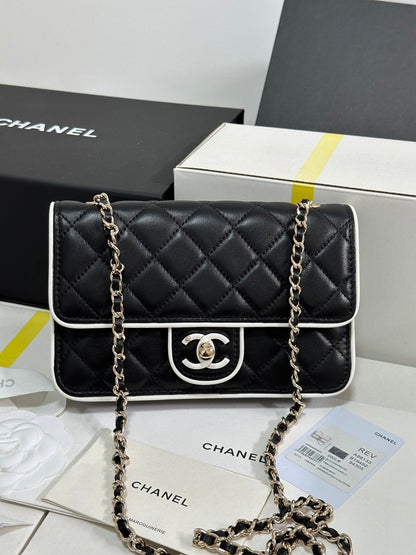 QUILTED FLAP BAG WITH WHITE TRIM 19 IN BLACK LAMBSKIN