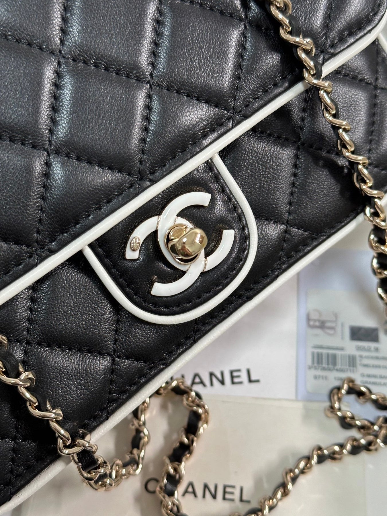 QUILTED FLAP BAG WITH WHITE TRIM 19 IN BLACK LAMBSKIN