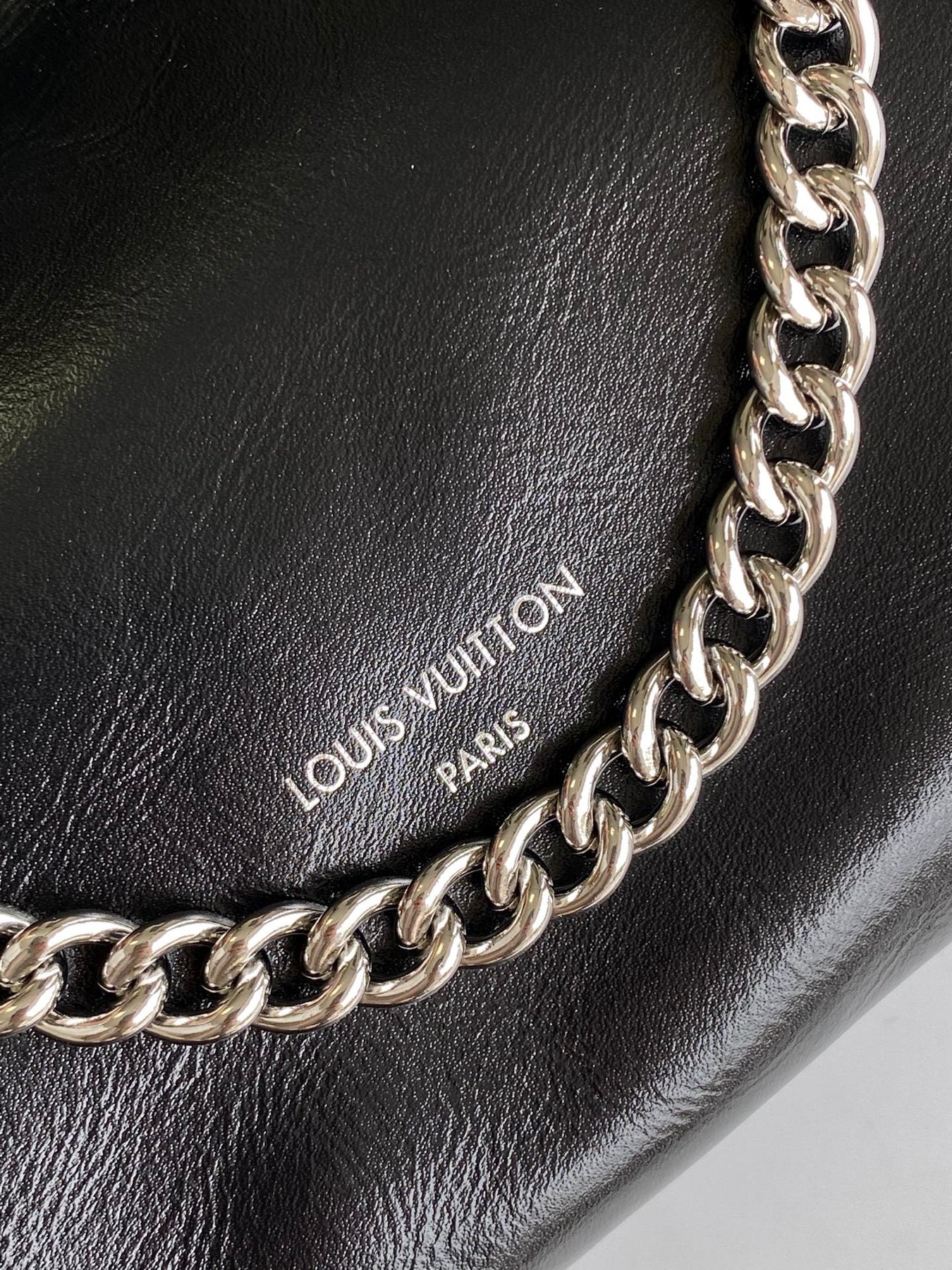 CARRYALL BB BAG 26 IN BLACK SHEEPSKIN MAGNETIC CLASP