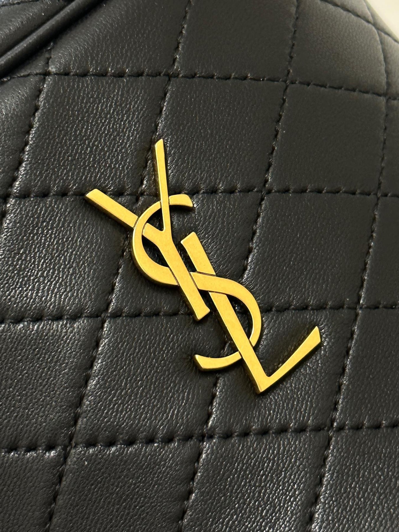 19 FLAP BUCKET BAG BLACK CALFSKIN