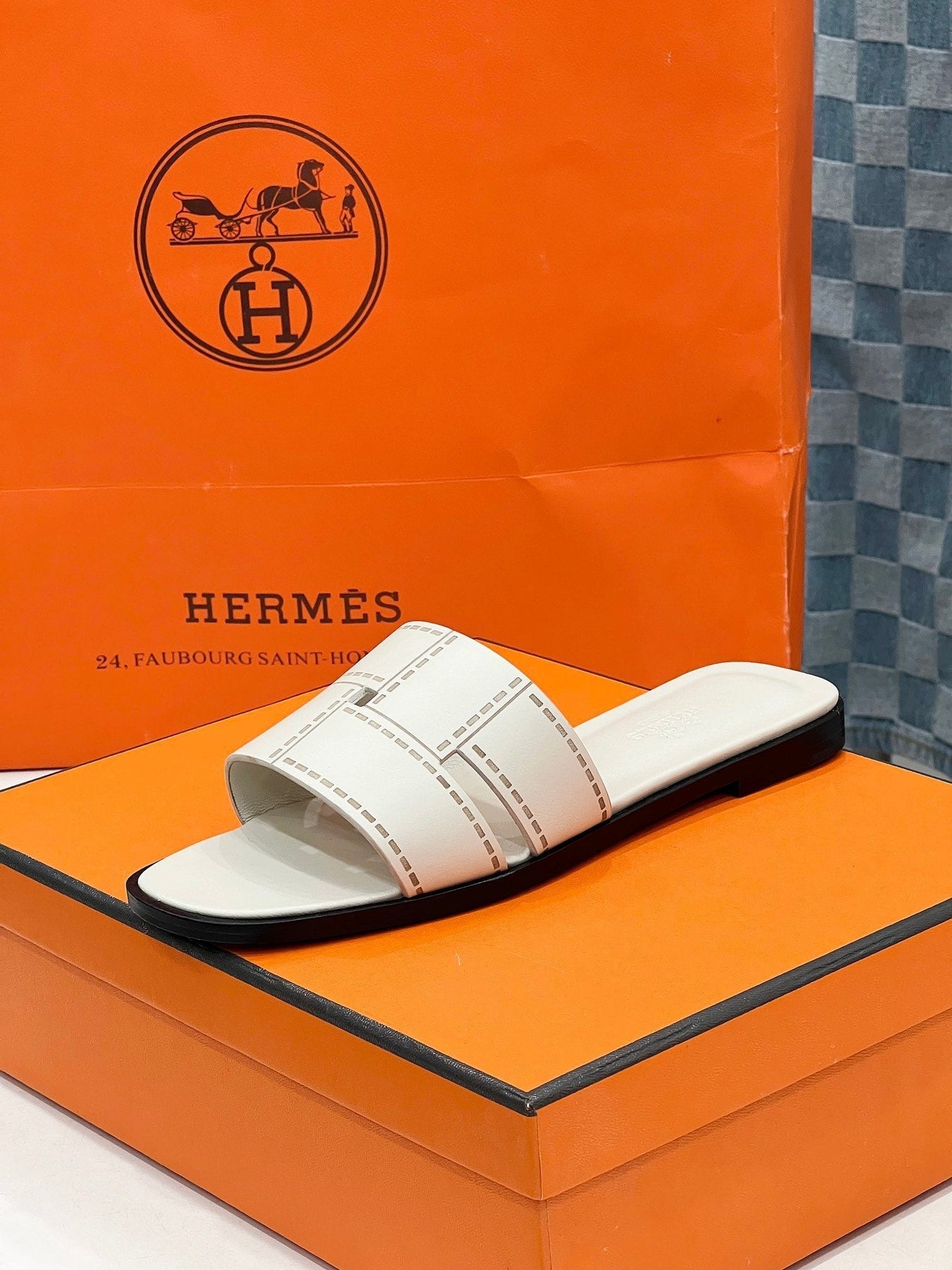 IDIOMA SANDAL IN WHITE CREAM CALFSKIN