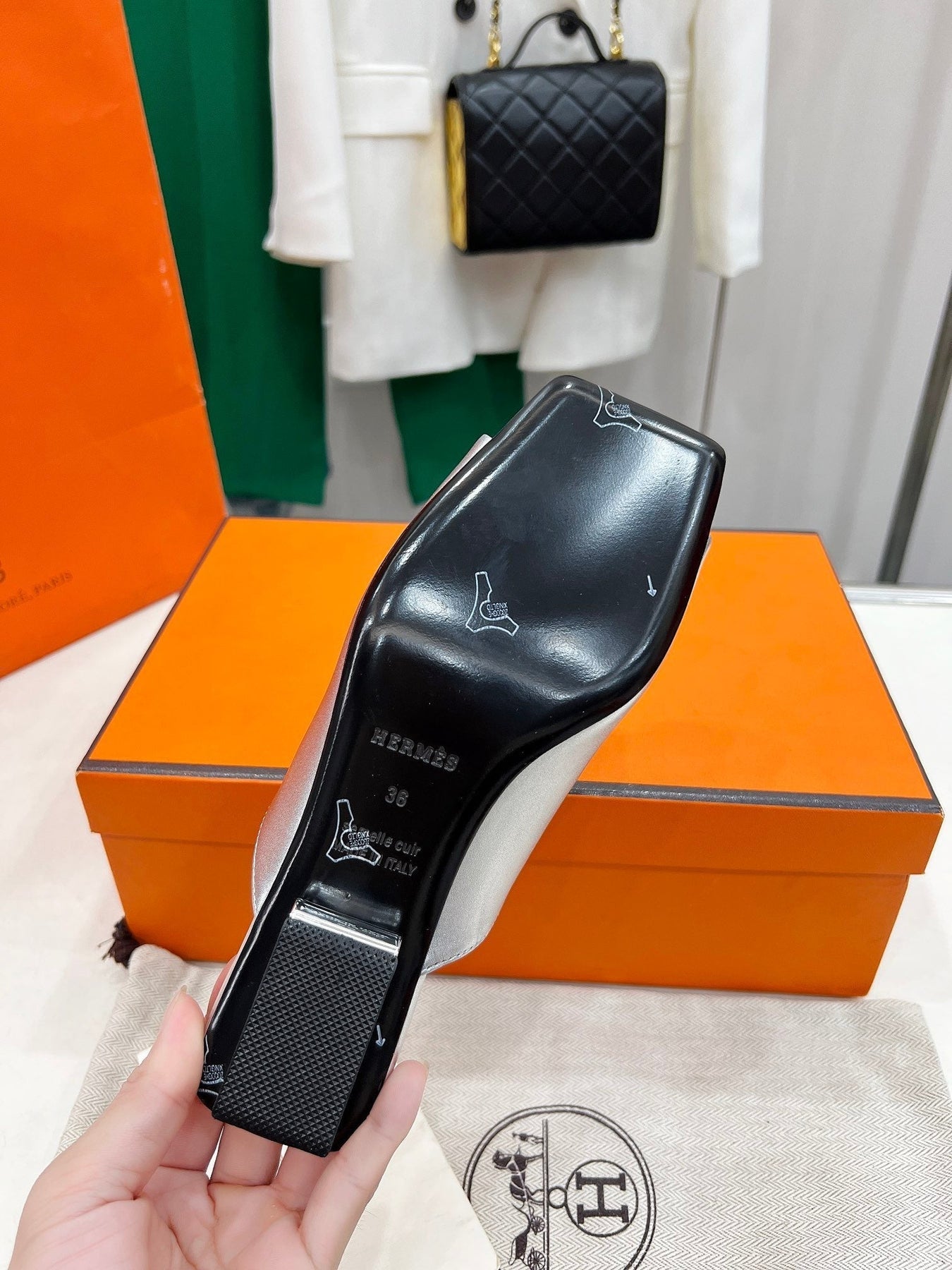 IDOLE SANDAL IN SILVER CALFSKIN