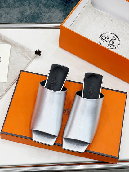 IDOLE SANDAL IN SILVER CALFSKIN