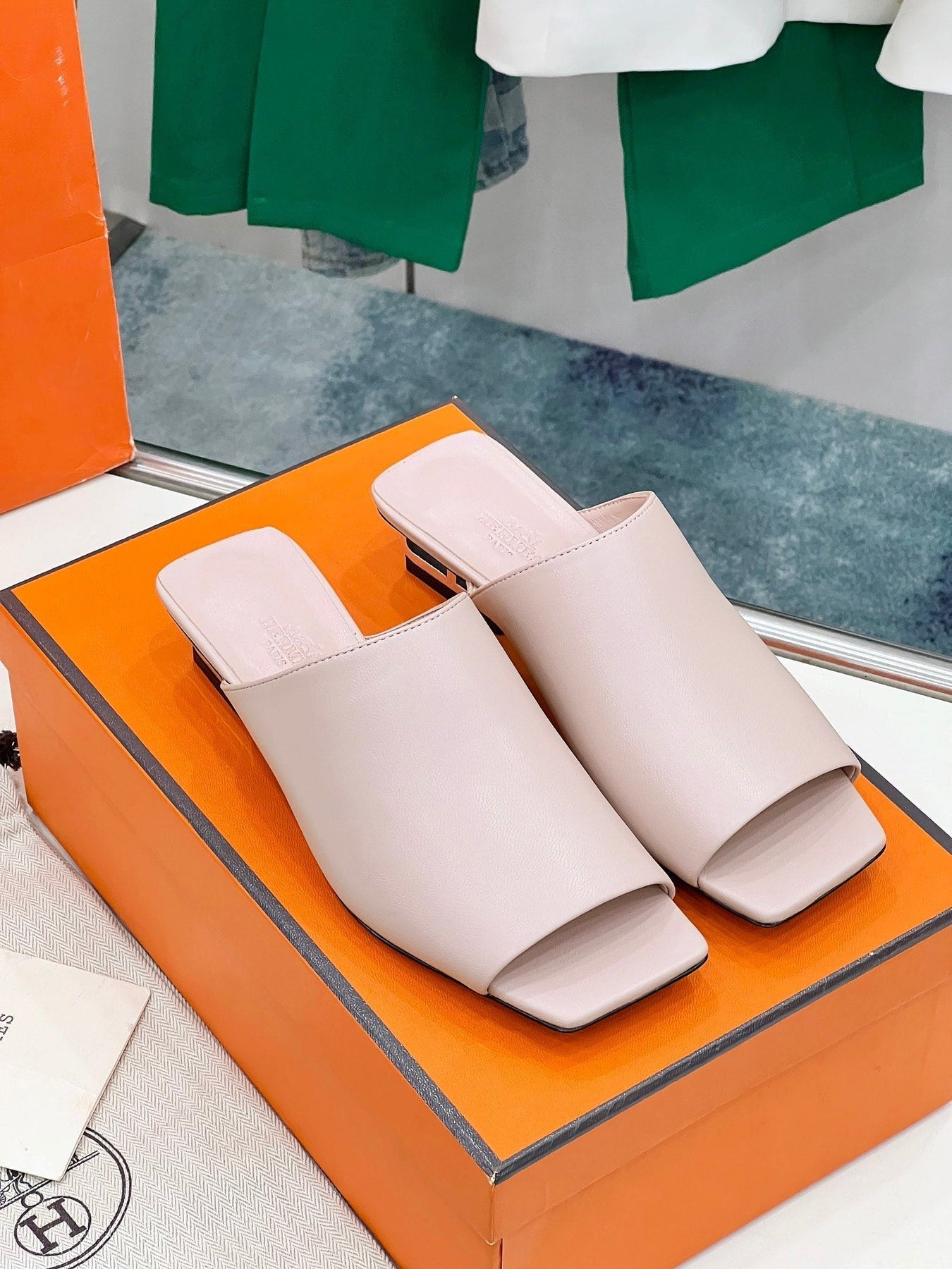 IDOLE SANDAL IN BABY PINK CALFSKIN