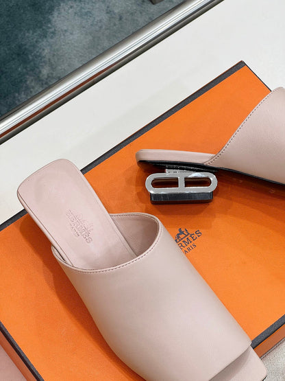 IDOLE SANDAL IN BABY PINK CALFSKIN