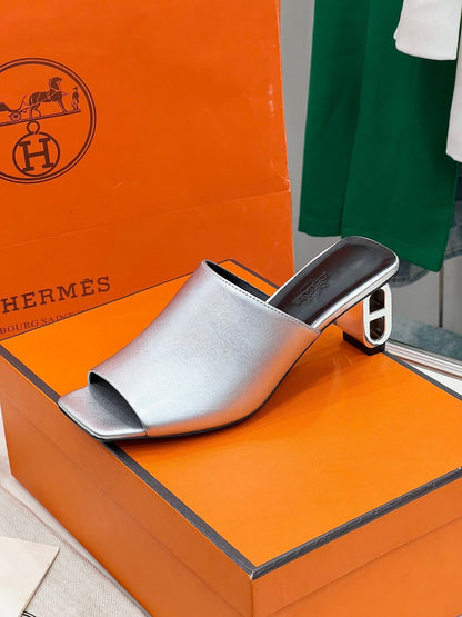 ICONIQUE 60 SANDAL IN SILVER CALFSKIN