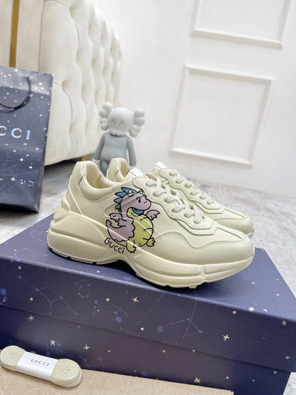 GG RHYTON TRAINER WHITE LAMBSKIN WITH PURPLE DINO MOTIF