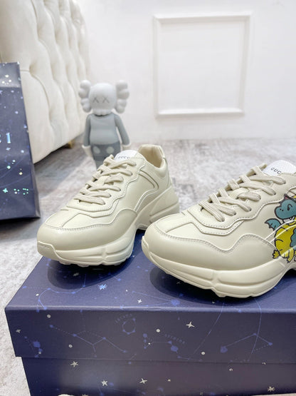 GG RHYTON TRAINER WHITE LAMBSKIN WITH SKY DINO MOTIF