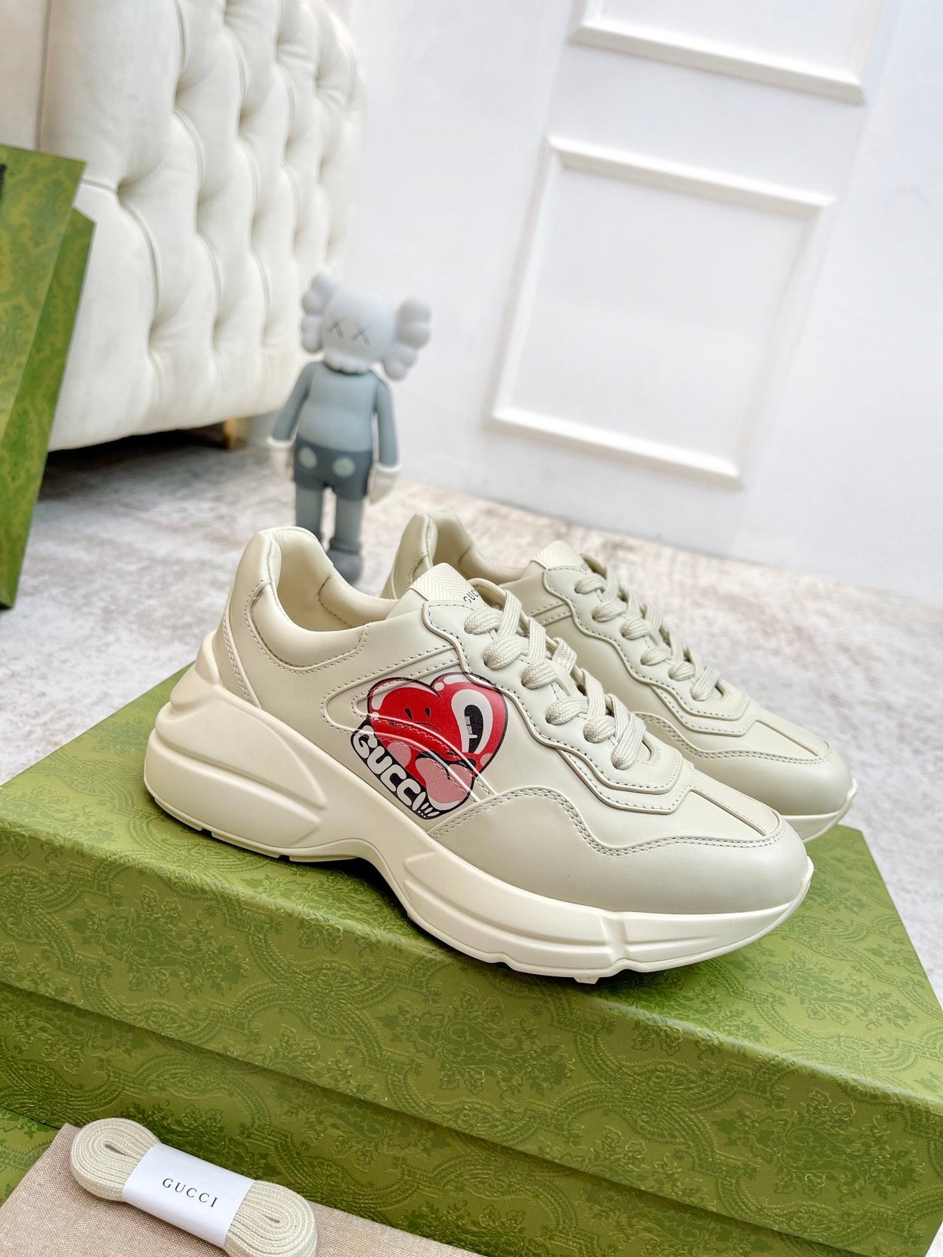 GG RHYTON TRAINER WHITE LAMBSKIN WITH HEART MOTIF