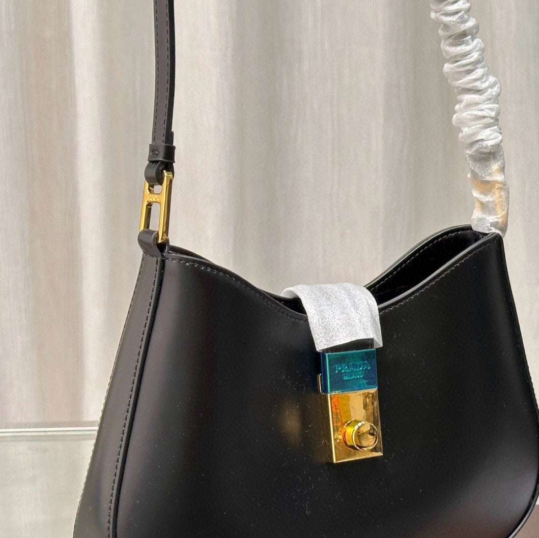 CLEO SHOULDER BAG 26 IN BLACK BRUSHED LAMBSKIN GOLD HARDWARE