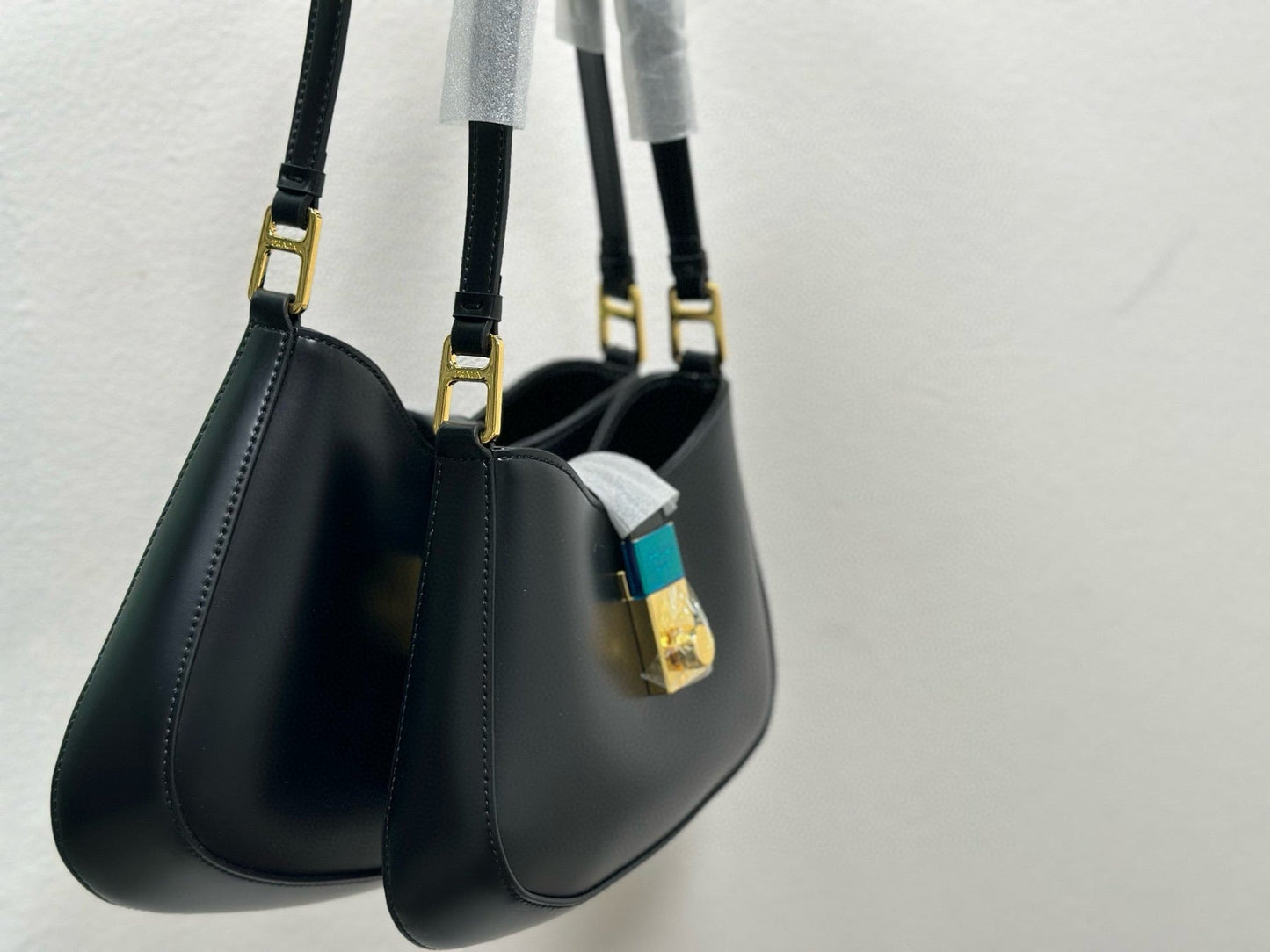 CLEO SHOULDER BAG 26 IN BLACK BRUSHED LAMBSKIN GOLD HARDWARE