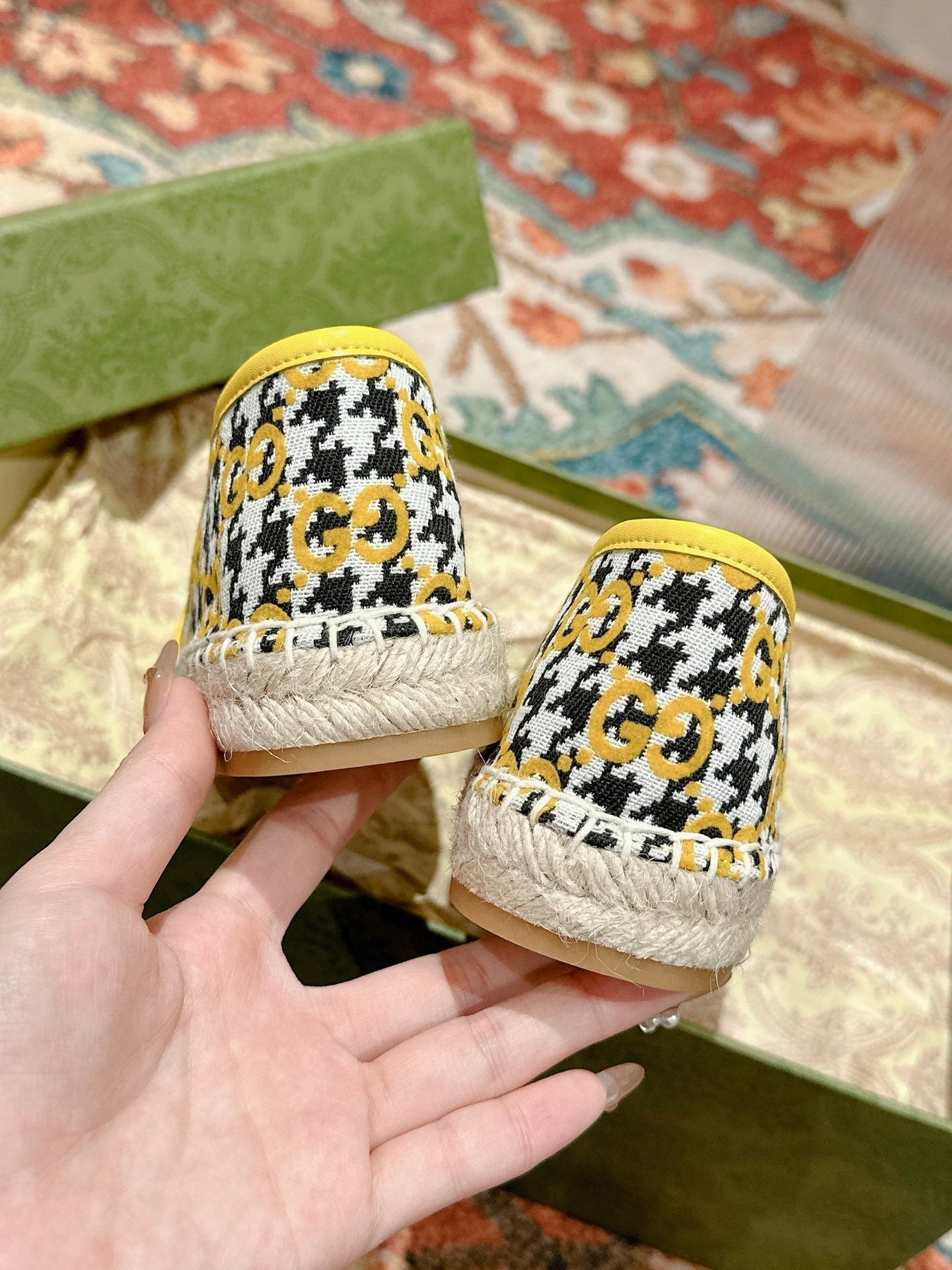 GG ESPADRILLE LOAFER LEMON AND BLACK CANVAS