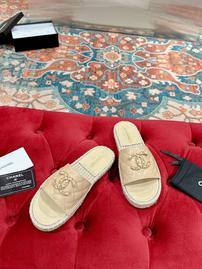 FLAT SLIPPERS IN BEIGE CREAM LAMBSKIN AND WOVEN WITH LOGO