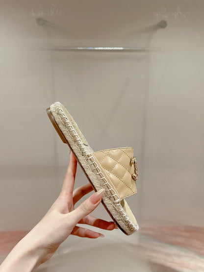 FLAT SLIPPERS IN BEIGE CREAM LAMBSKIN AND WOVEN WITH LOGO
