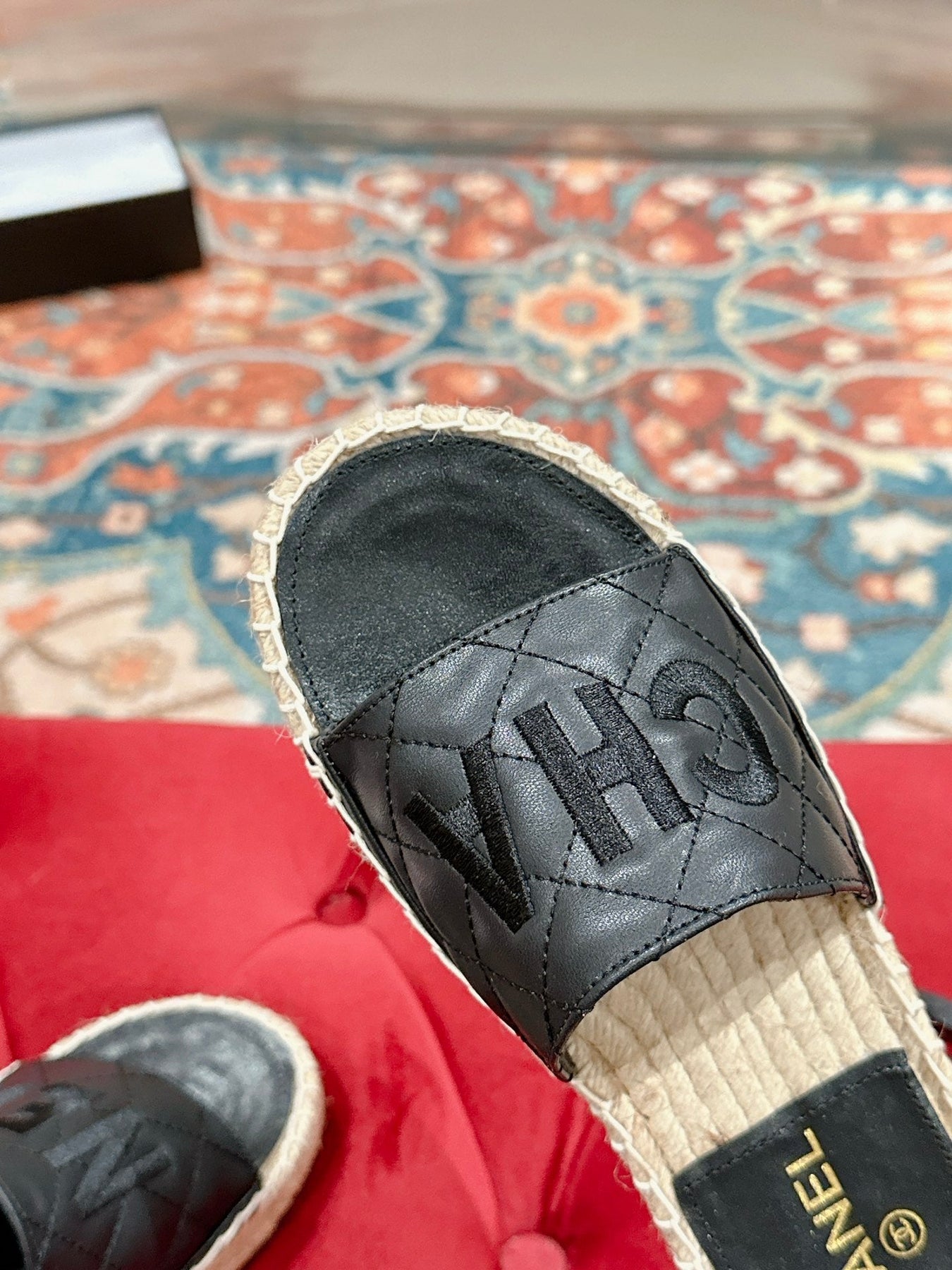 FLAT SLIPPERS IN BLACK LAMBSKIN MIX BEIGE WOVEN