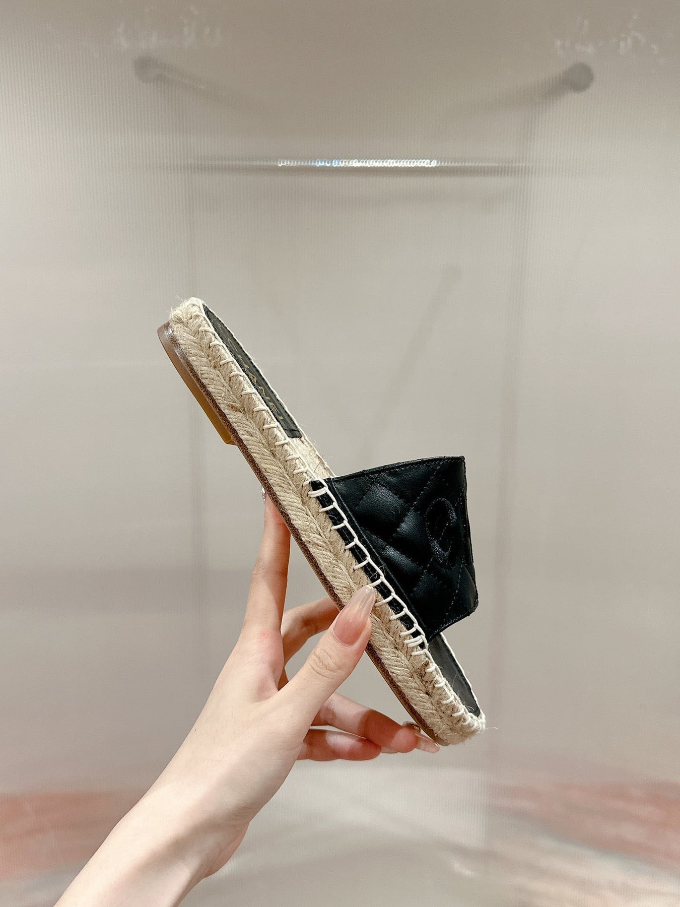 FLAT SLIPPERS IN BLACK LAMBSKIN MIX BEIGE WOVEN