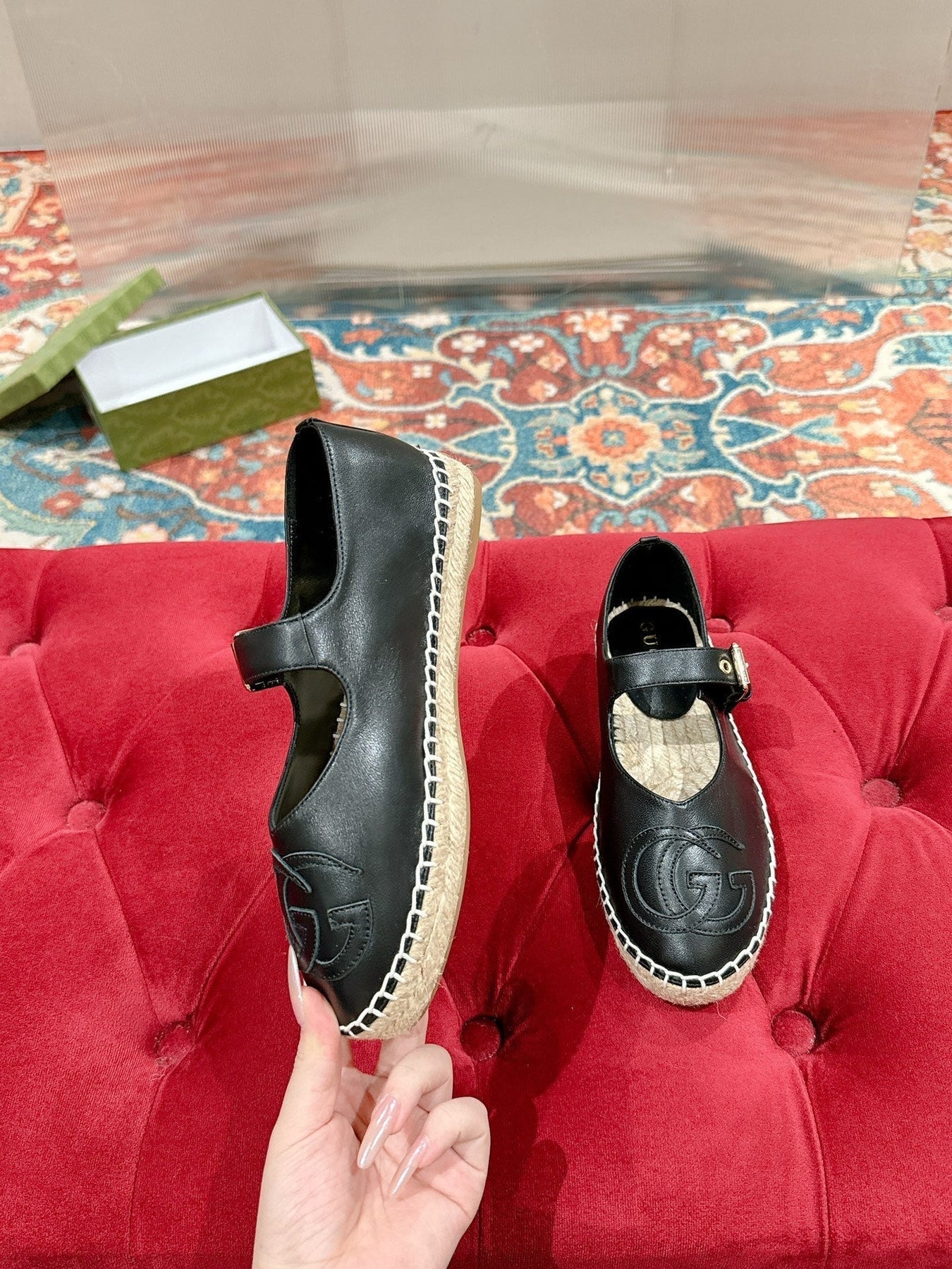 GG CROSS STRAP FLAT SHOES IN BLACK CALFSKIN WITH STRAW SOLE