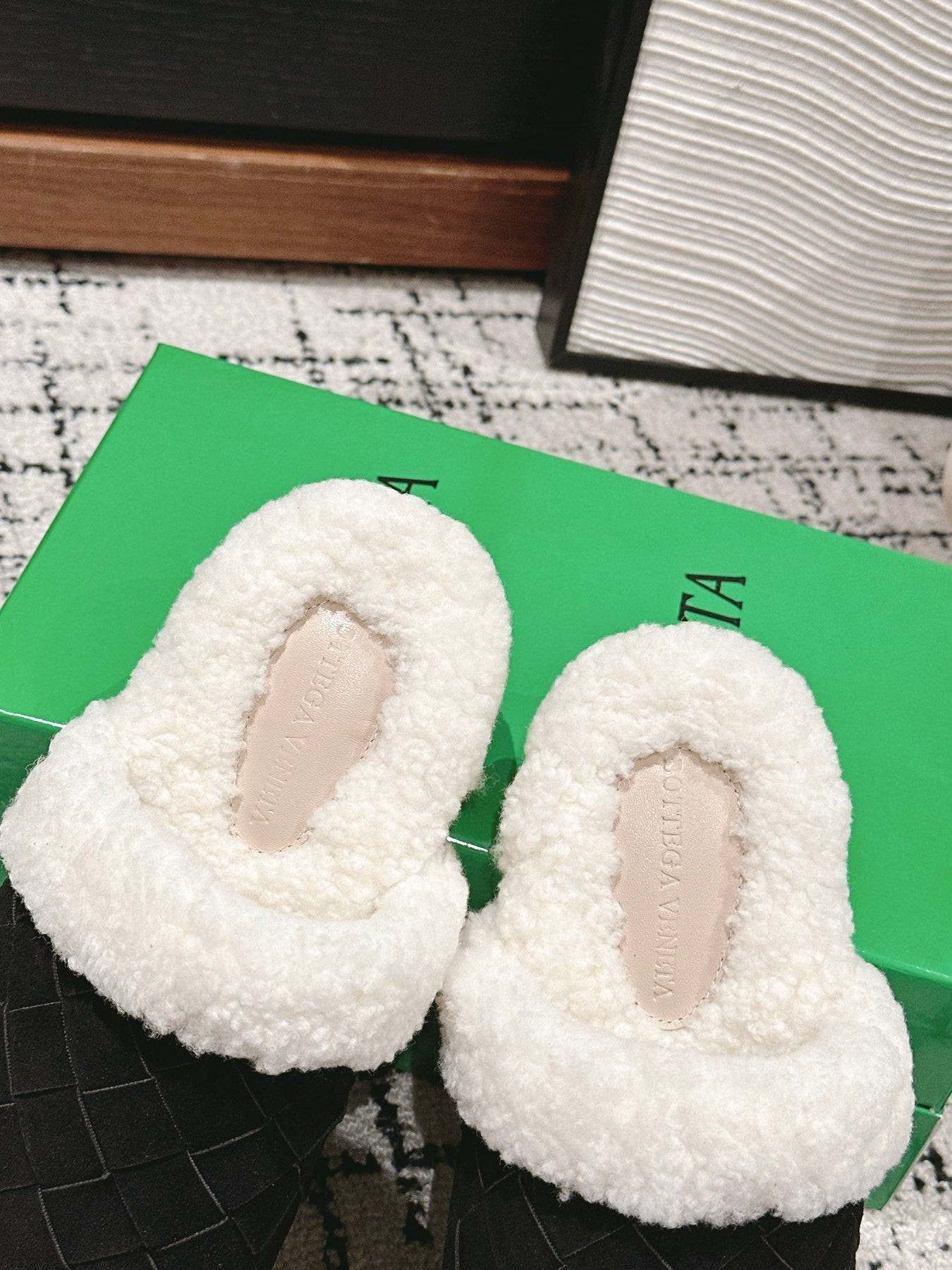 REGGIE SLIPPER IN BLACK SUEDE AND SHEARLING LINING