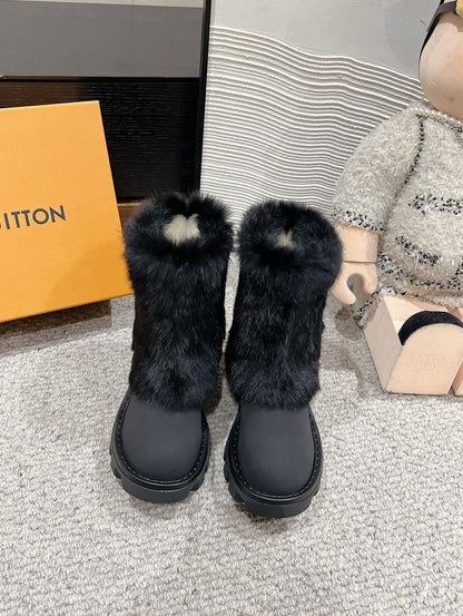 ANKLE BOOTS IN BLACK CALFSKIN WITH MINK FUR
