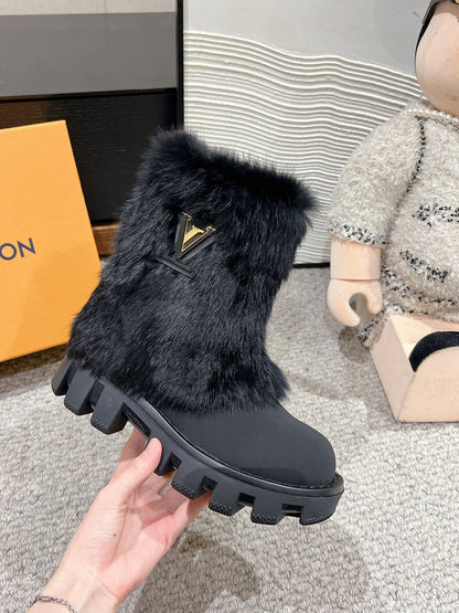 ANKLE BOOTS IN BLACK CALFSKIN WITH MINK FUR