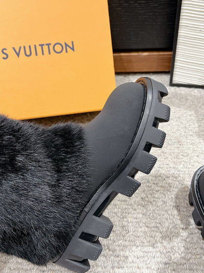 ANKLE BOOTS IN BLACK CALFSKIN WITH MINK FUR