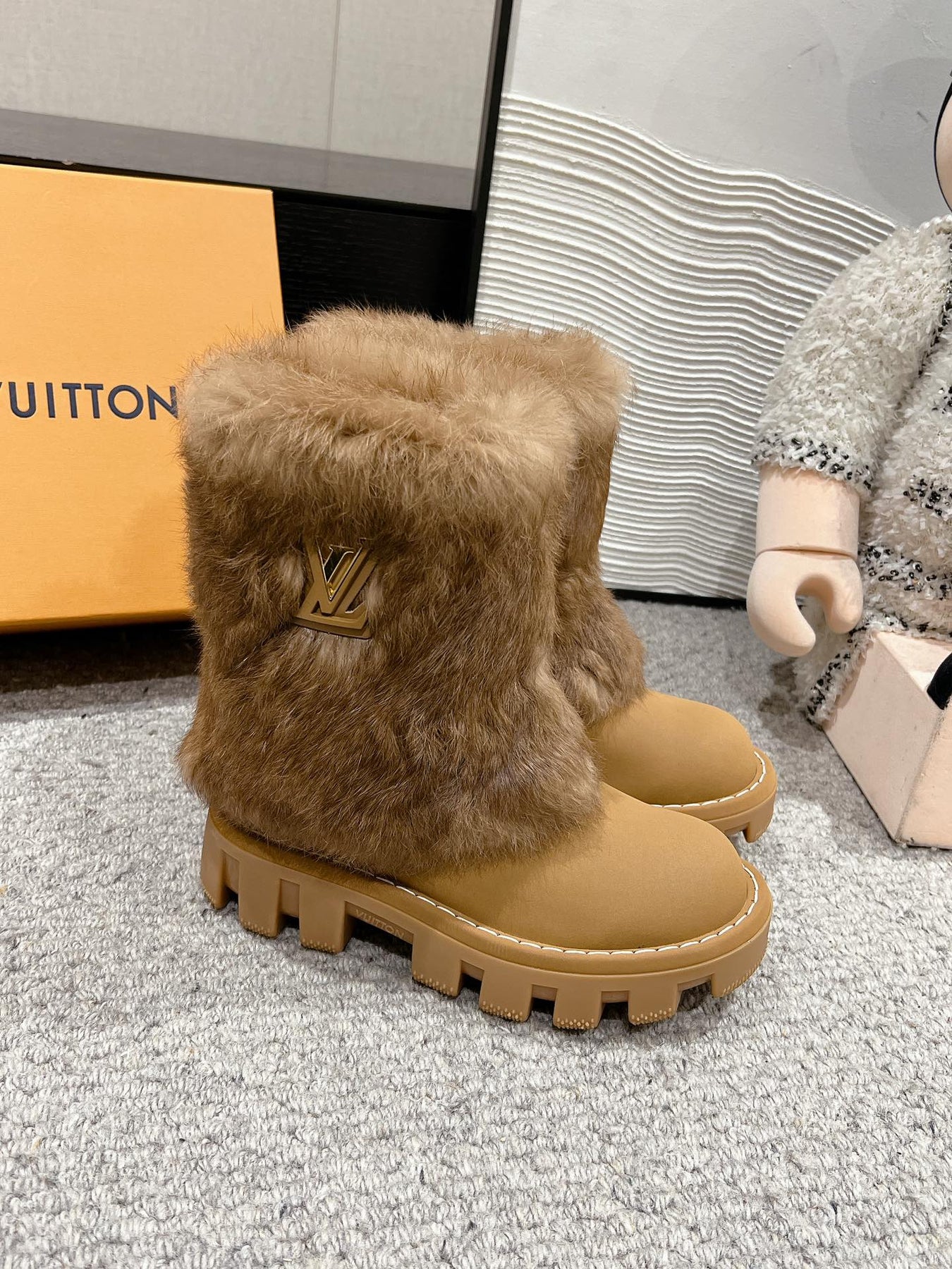 ANKLE BOOTS IN PEANUT BROWN CALFSKIN WITH MINK FUR