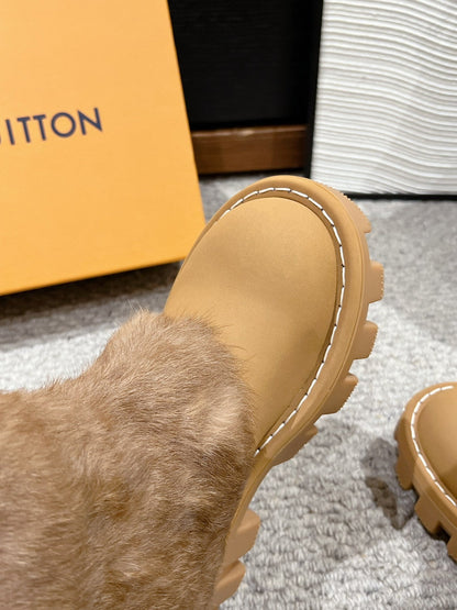 ANKLE BOOTS IN PEANUT BROWN CALFSKIN WITH MINK FUR