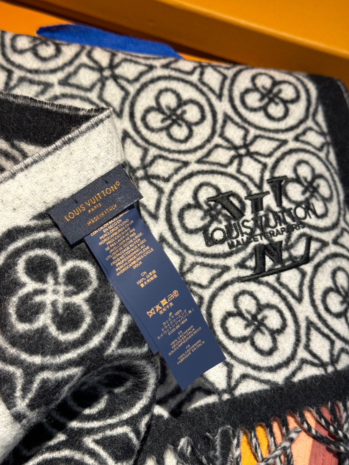 FLOWER MONOGRAM SCARF 180 CM IN BLACK MIX WHITE CASHMERE 388305