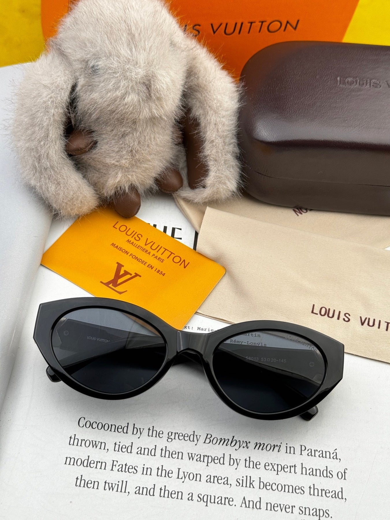 CAT EYE SUNGLASSES L35801 IN BLACK ACETATE