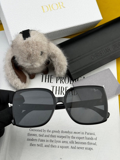 MONTAIGNE SUNGLASS CD3311 IN ACETATE