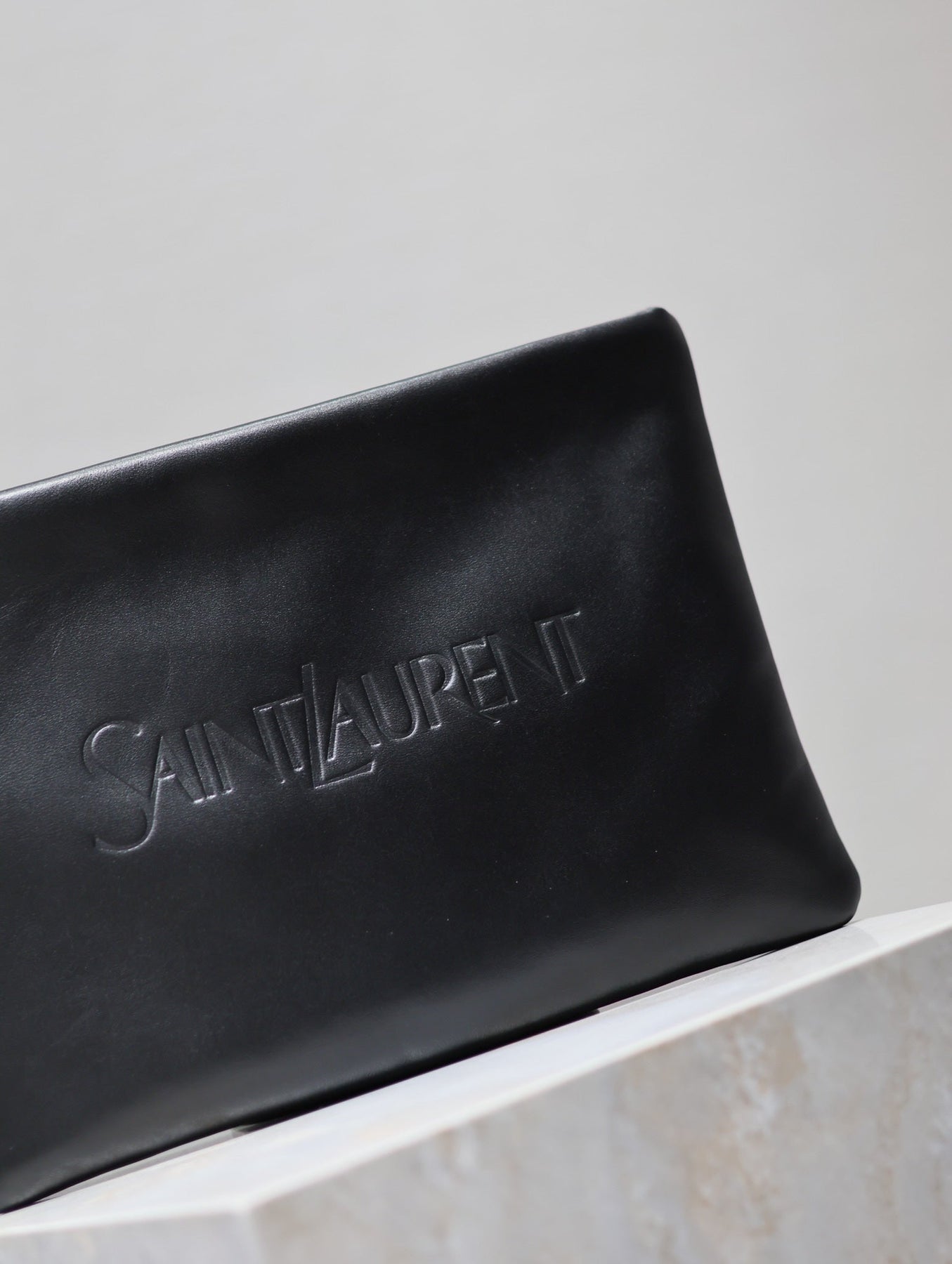 POUCH 30 IN BLACK CALFSKIN WITH EMBOSSED LOGO