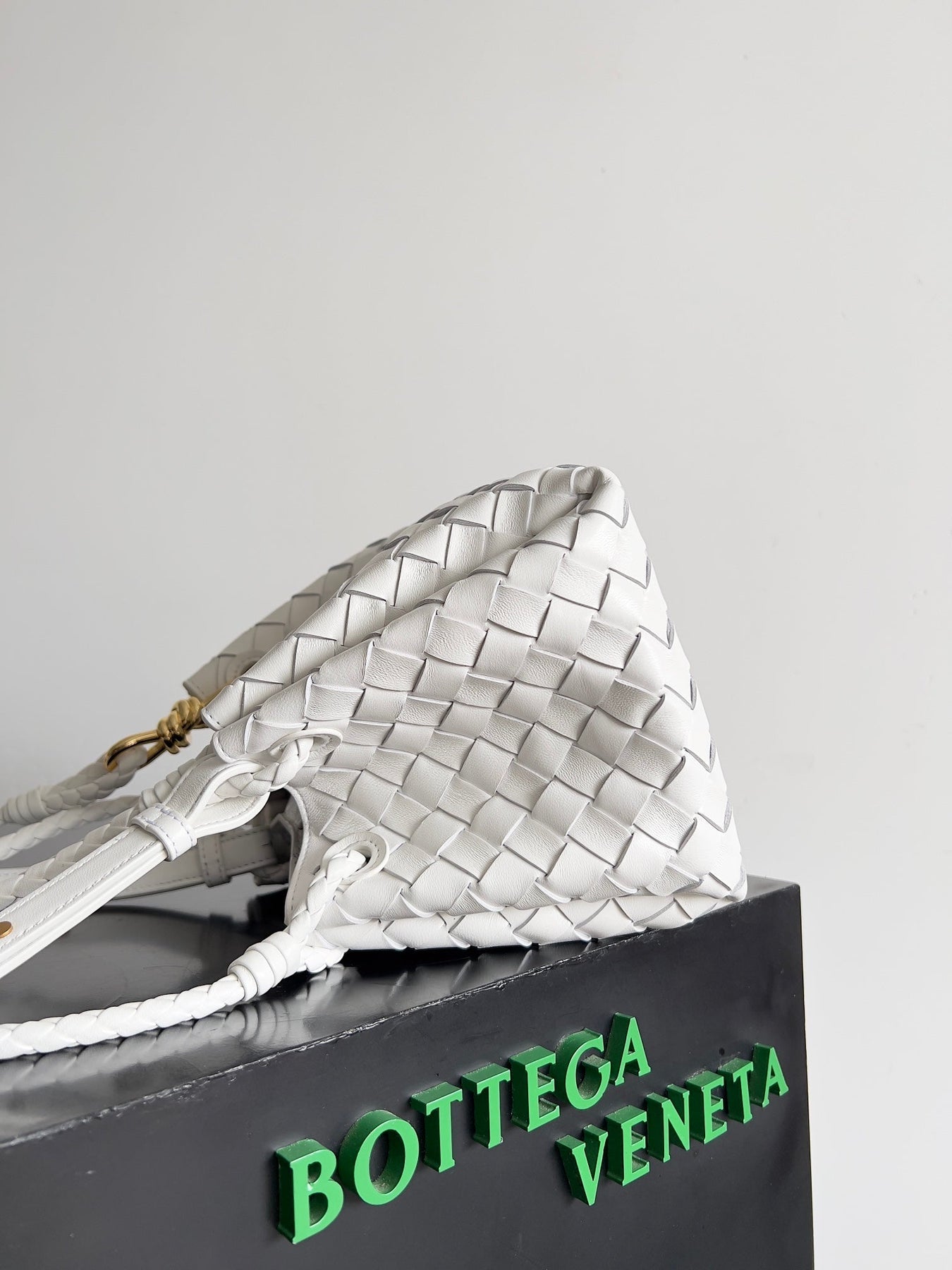 BV Small Parachute 21 White Lambskin Ghw