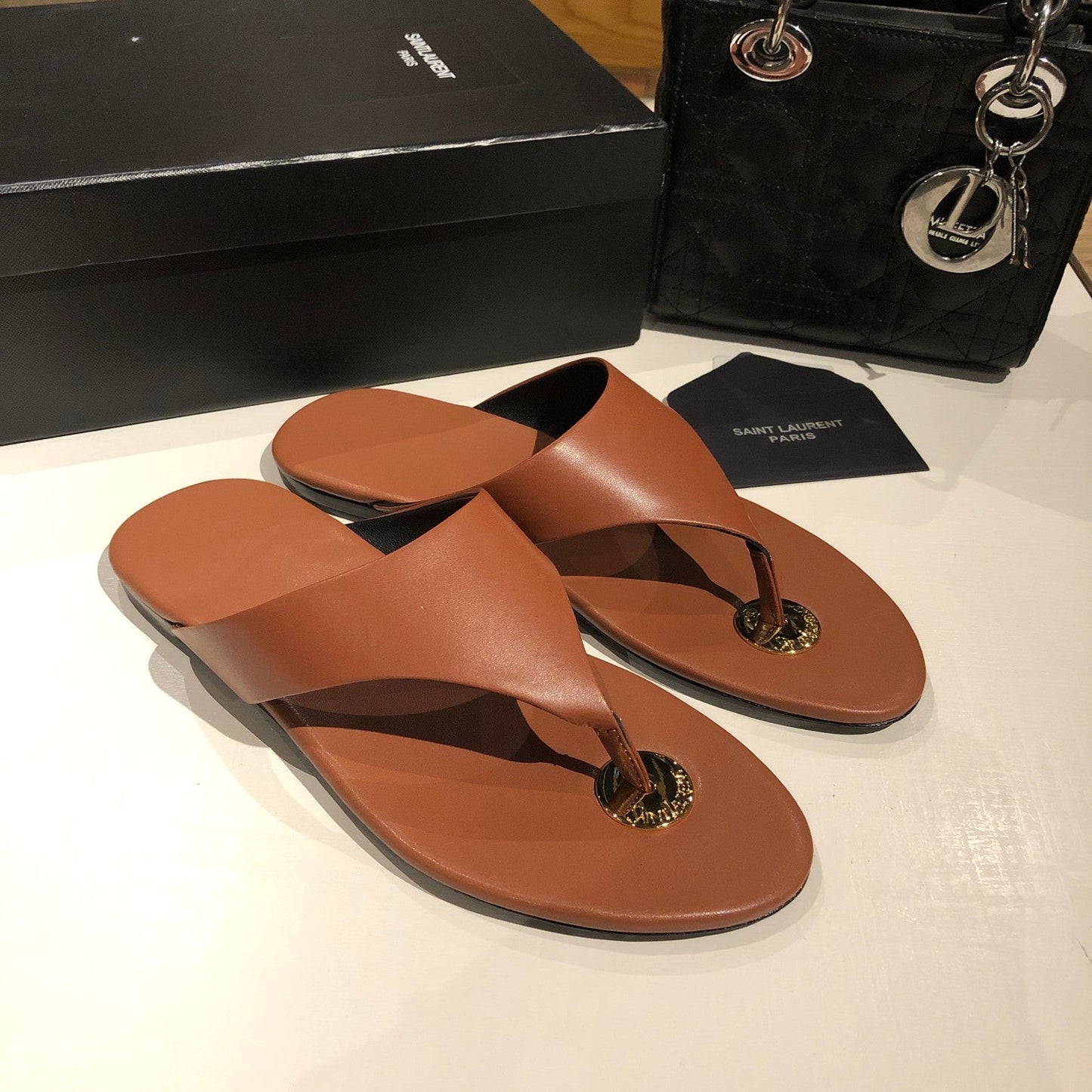 FLAT THONG IN BRONZE BROWN CALFSKIN