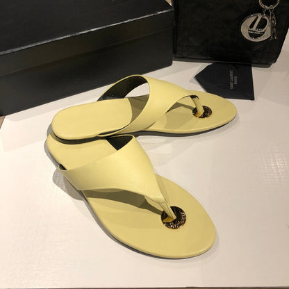 FLAT THONG IN LIGHT YELLOW CALFSKIN