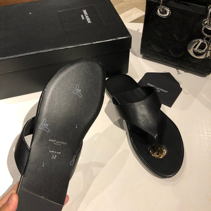 FLAT THONG IN BLACK CALFSKIN