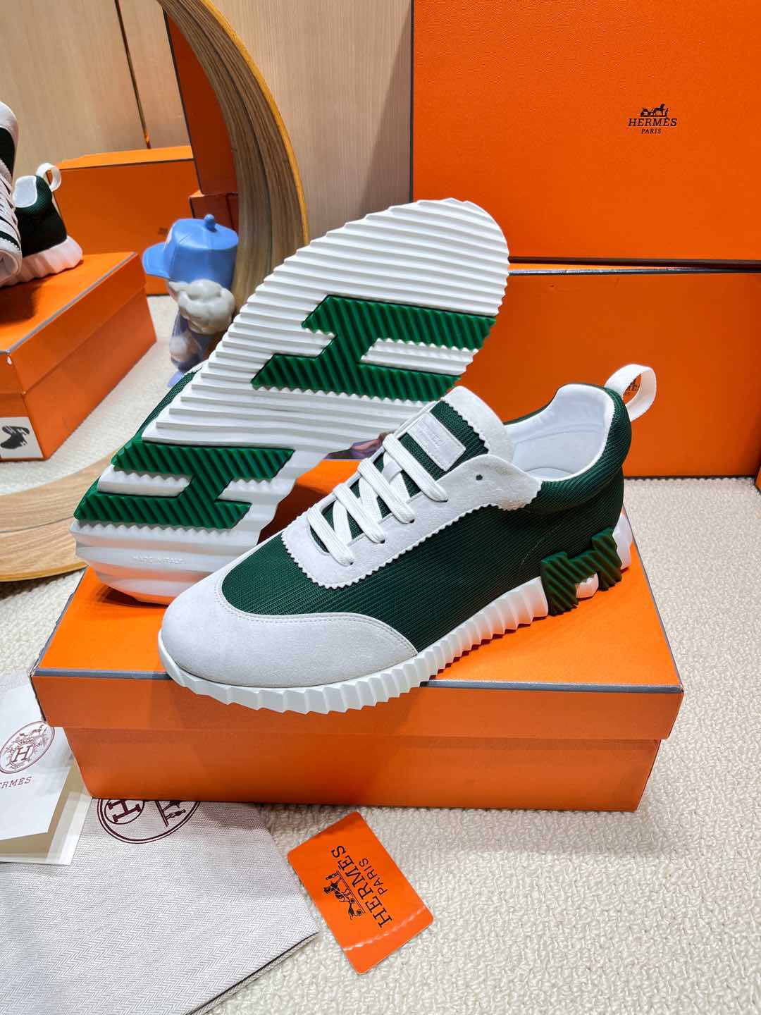 BOUNCING SNEAKER IN PALE GRAY SUEDE AND GREEN FOREST KNIT