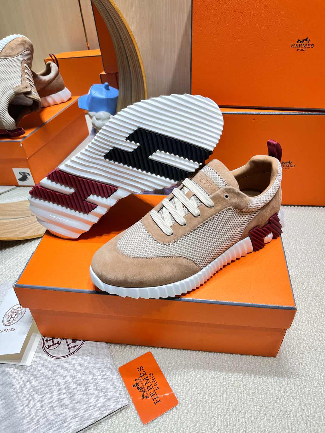 BOUNCING SNEAKER IN PEANUT BROWN SUEDE AND WHITE KNIT