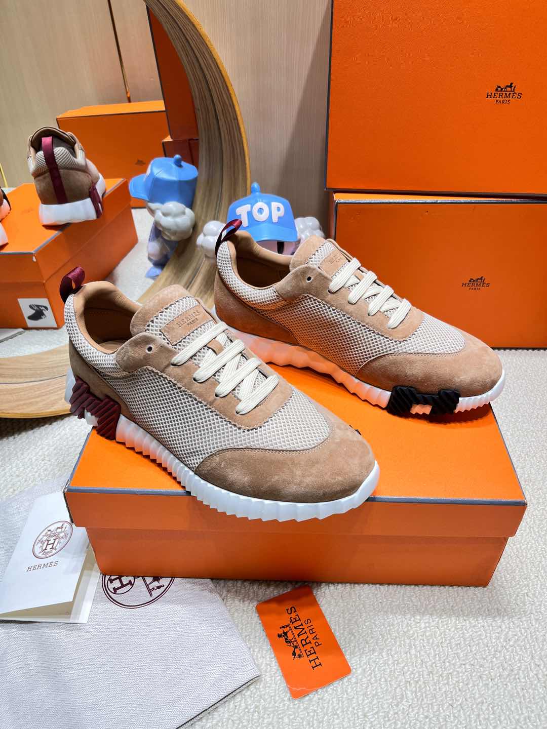 BOUNCING SNEAKER IN PEANUT BROWN SUEDE AND WHITE KNIT