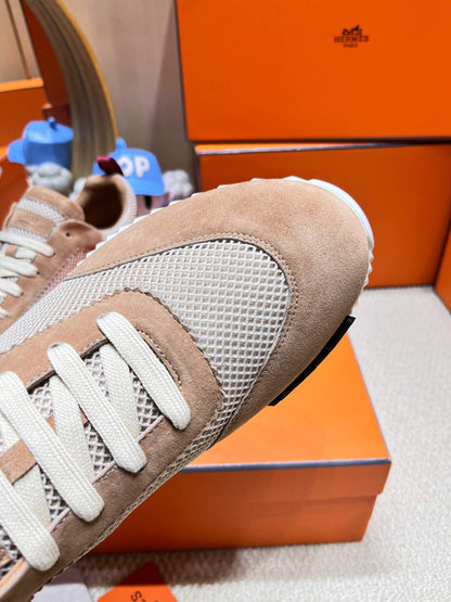 BOUNCING SNEAKER IN PEANUT BROWN SUEDE AND WHITE KNIT