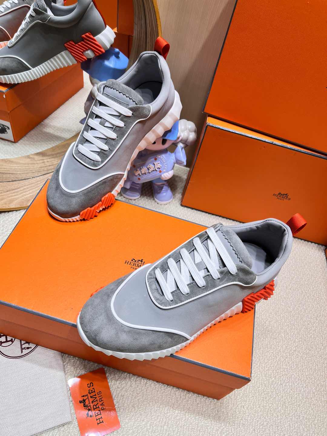 BOUNCING SNEAKER IN SMOKE GRAY SUEDE AND CALFSKIN