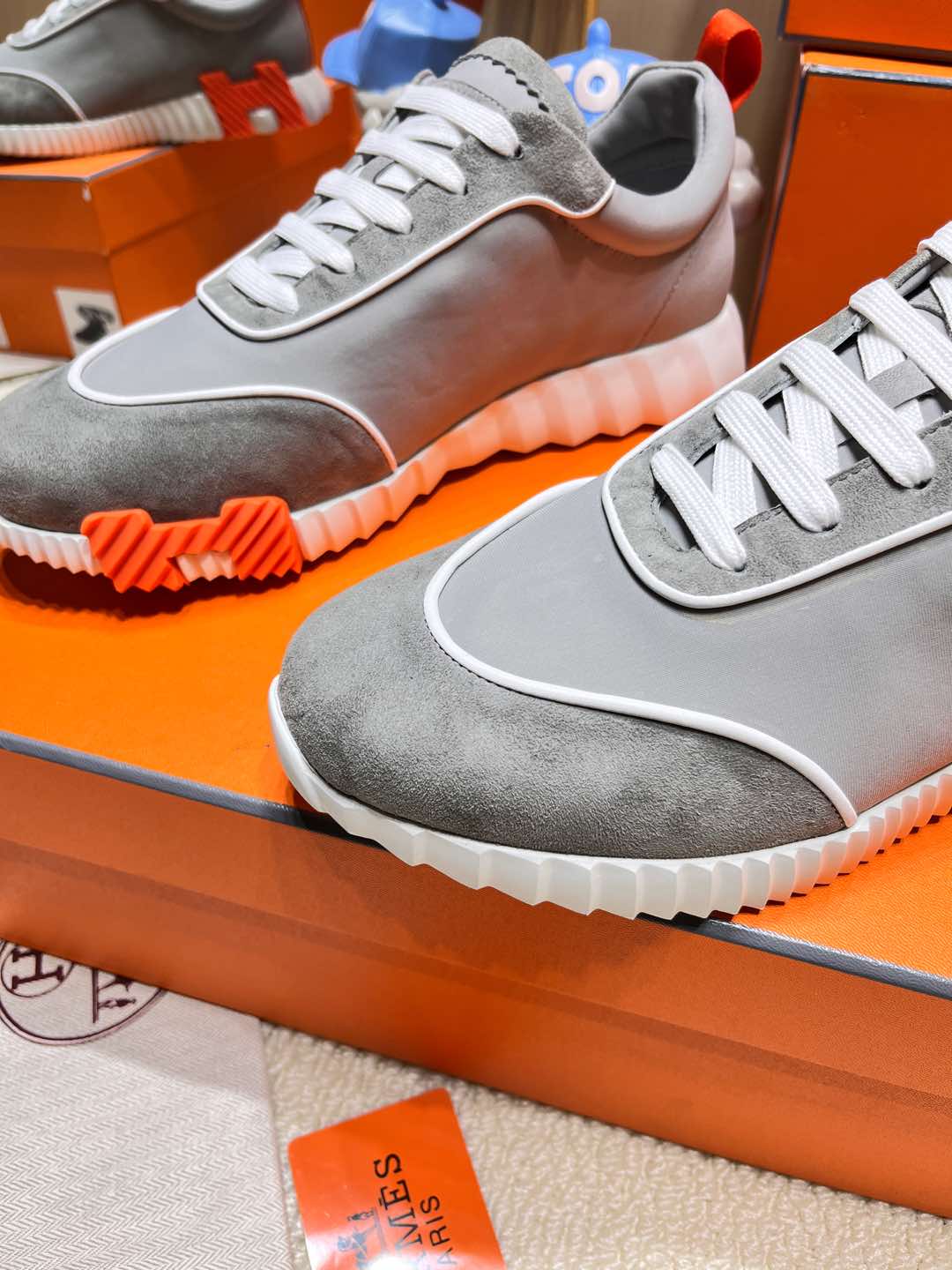 BOUNCING SNEAKER IN SMOKE GRAY SUEDE AND CALFSKIN