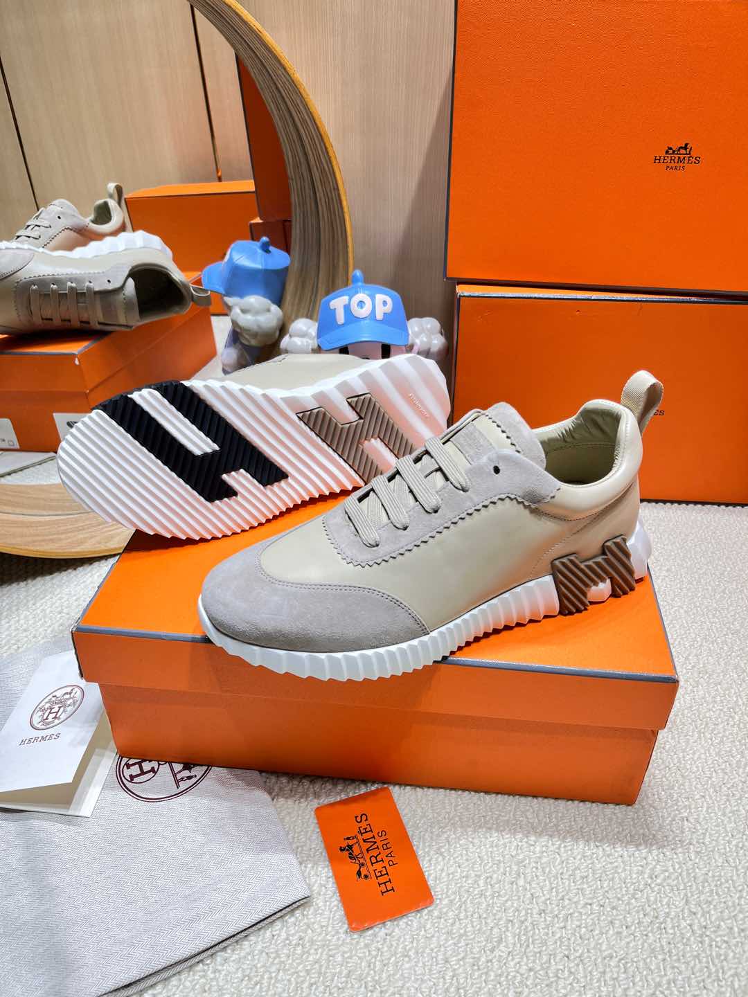 BOUNCING SNEAKER IN PALE GRAY SUEDE AND CALFSKIN