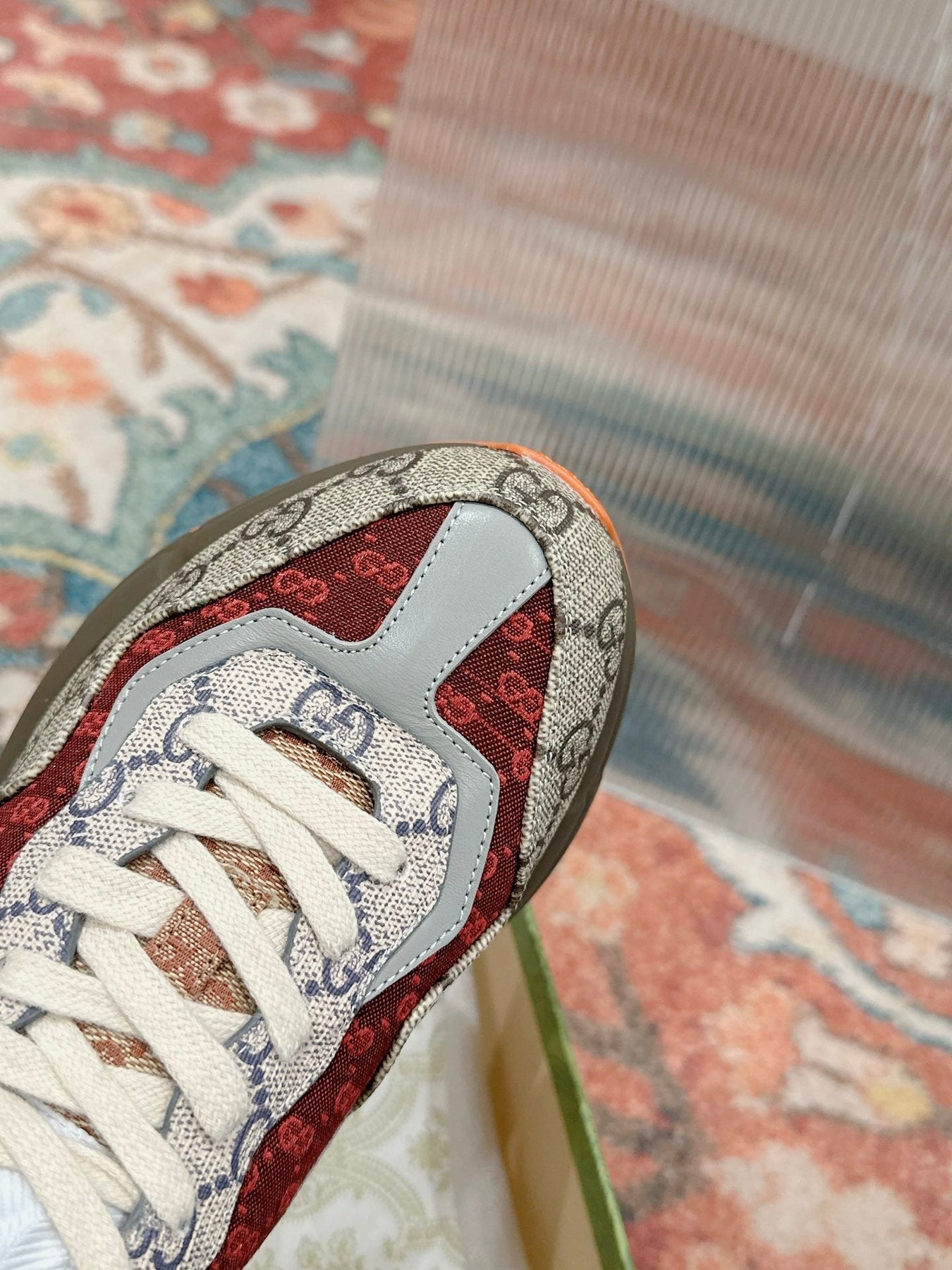 GG RHYTON TRAINER LIGHT GRAY AND SCARLET CALFSKIN