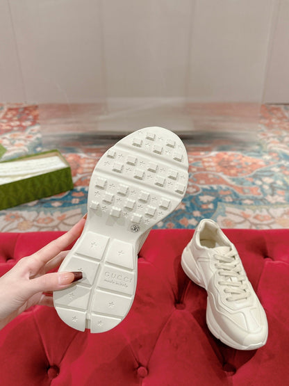 GG RHYTON LOGO TRAINER WHITE CALFSKIN WITH TIGER MOTIF