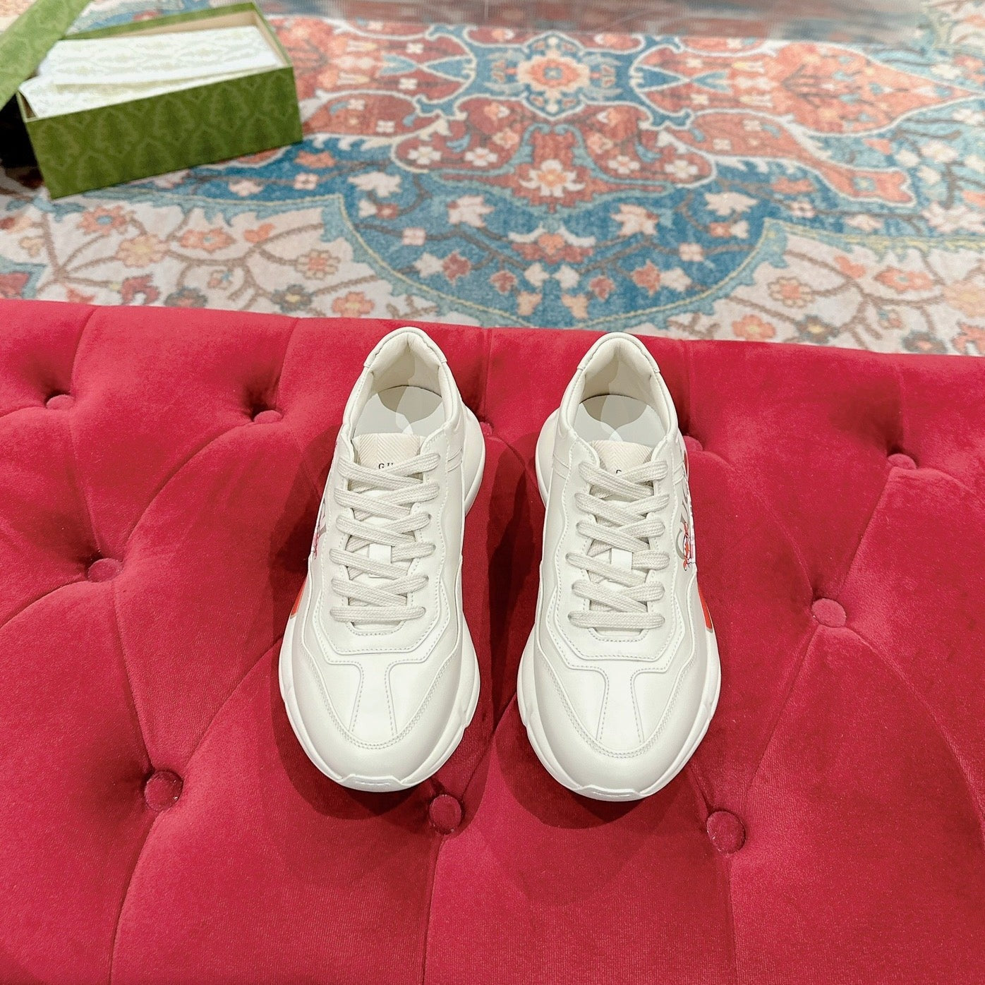 GG RHYTON LOGO TRAINER WHITE CALFSKIN WITH TIGER MOTIF