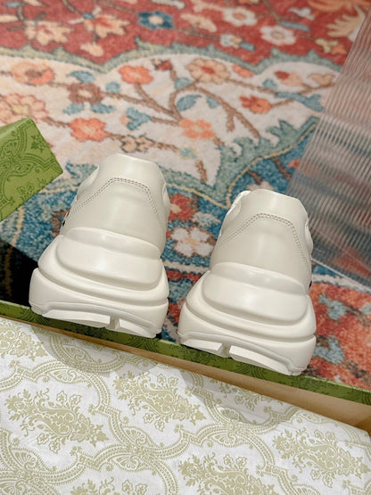 GG RHYTON LOGO TRAINER WHITE CALFSKIN WITH TIGER MOTIF