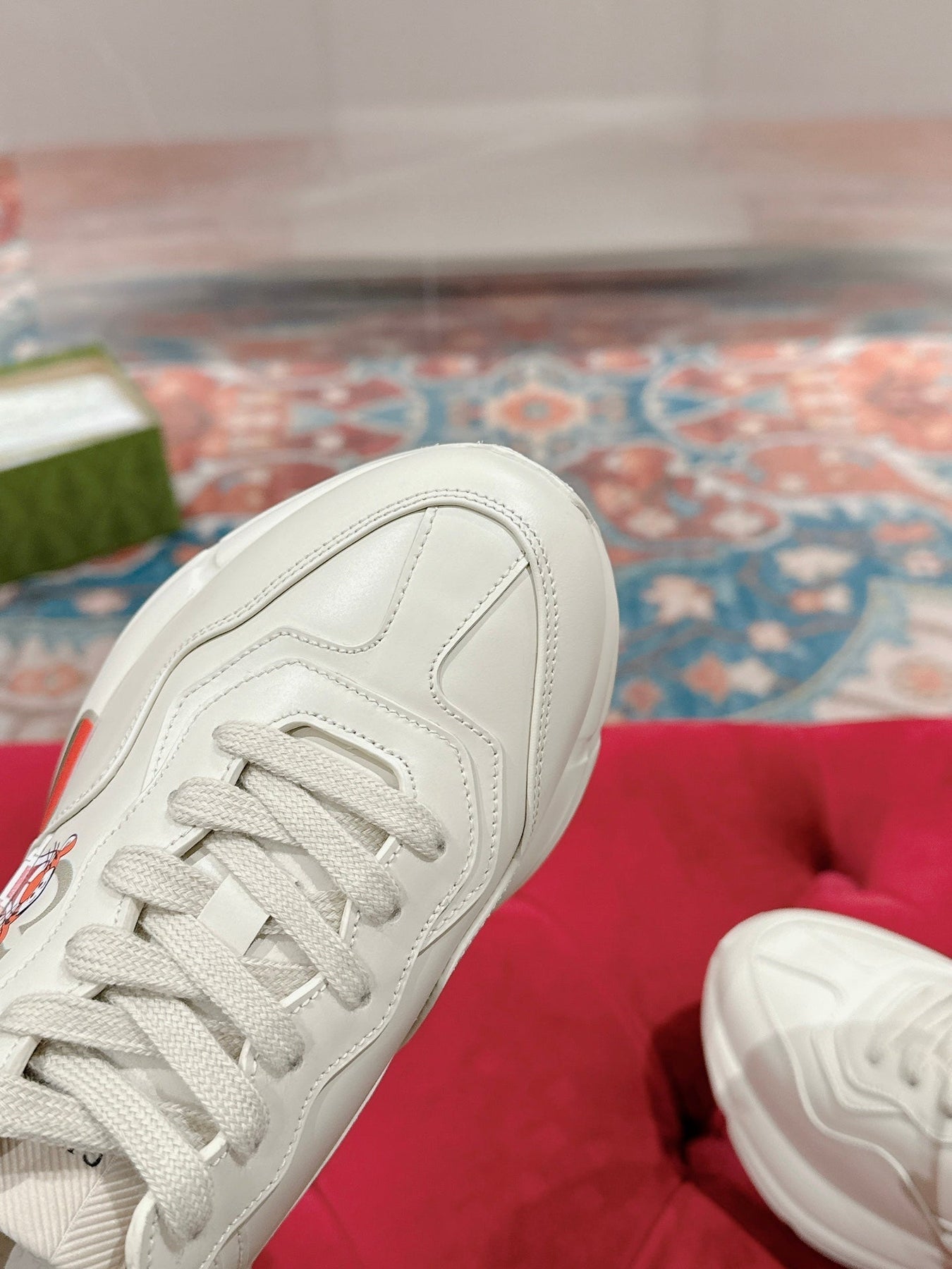 GG RHYTON LOGO TRAINER WHITE CALFSKIN WITH TIGER MOTIF