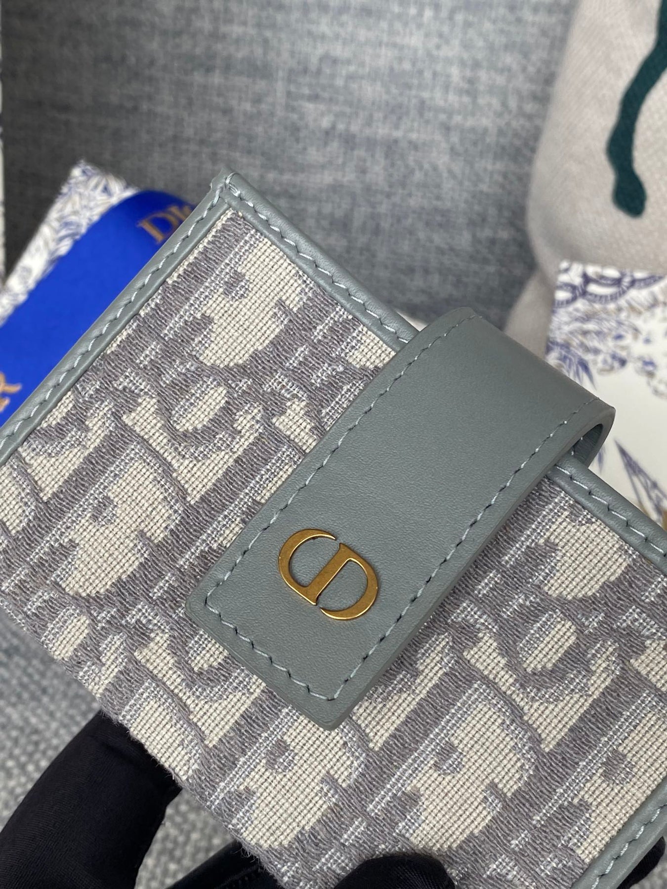 MONTAIGNE WALLET 11 IN OSLO GREY MONOGRAM OBLIQUE JACQUARD